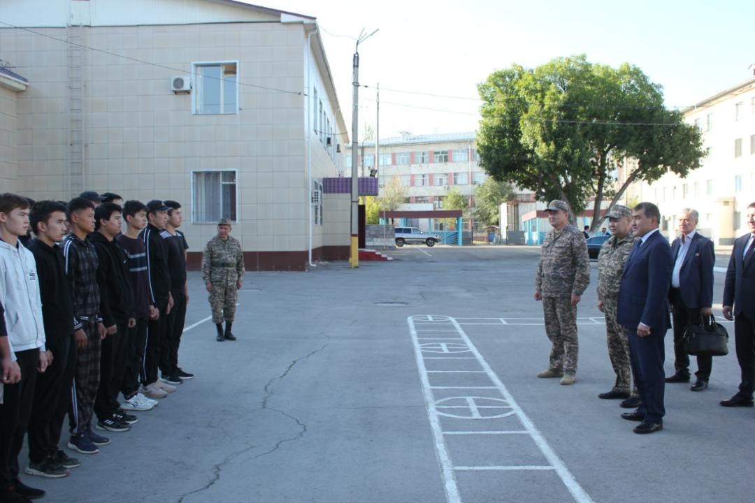 Облыс әкімі әскерге шақырылушылармен кездесті