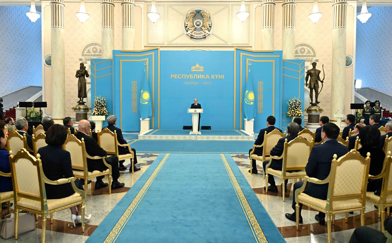 Президент Қасым-Жомарт Тоқаевтың қатысуымен мемлекеттік наградалар мен сыйлықтар тапсыруға арналған салтанатты рәсім басталды