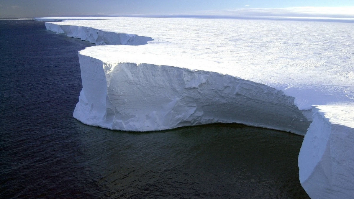Антарктидадағы ең алып мұздық еріп жатыр
