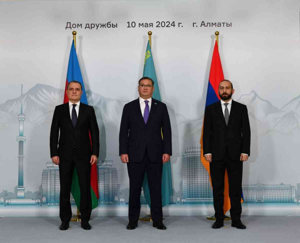 Алматыда Әзербайжан мен Арменияның сыртқы істер министрлері екіжақты келіссөздер жүргізді