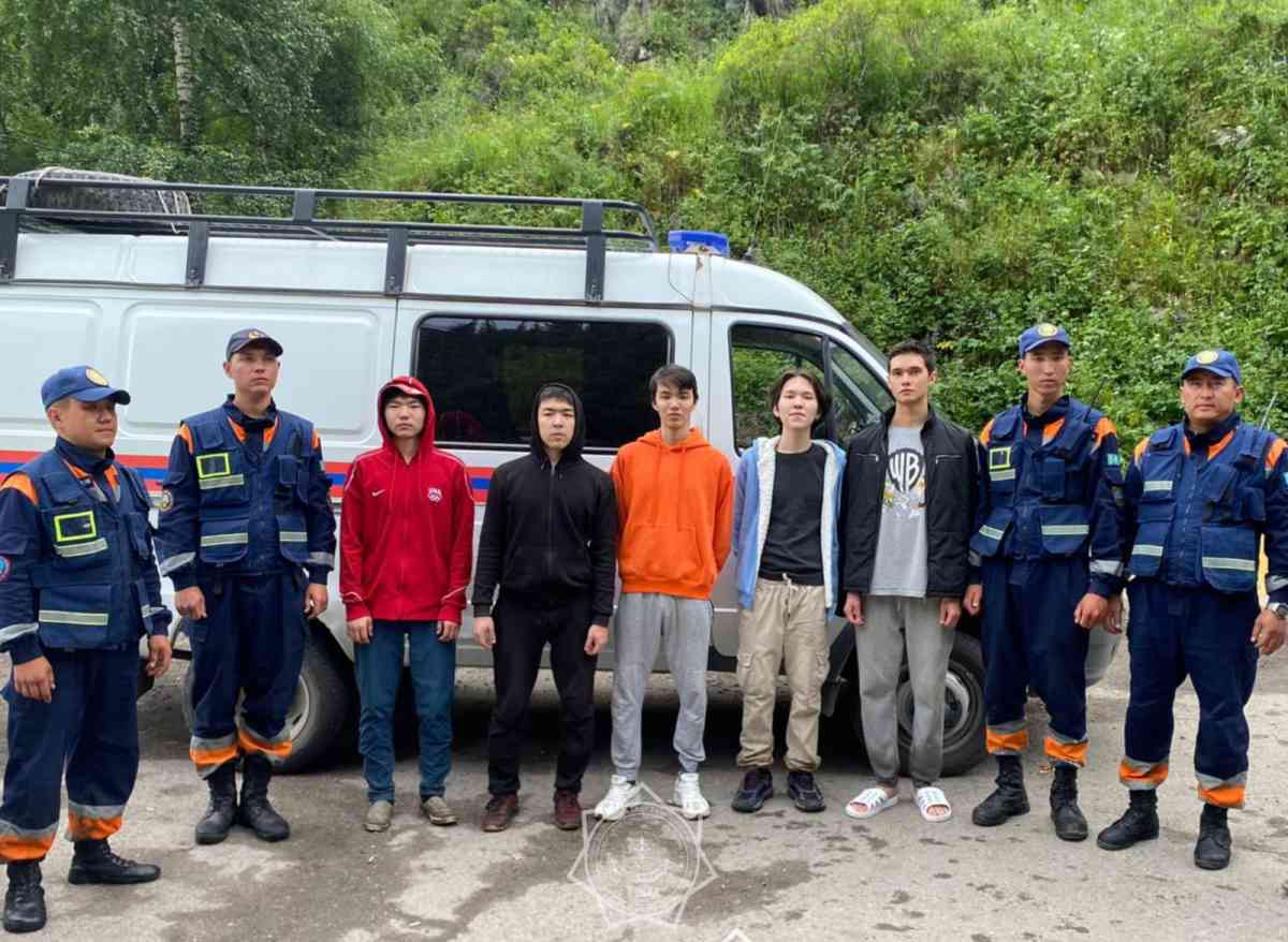 Алматы тауларына шыққан 5 жігітті құтқарушылар бес сағат бойы құтқарған