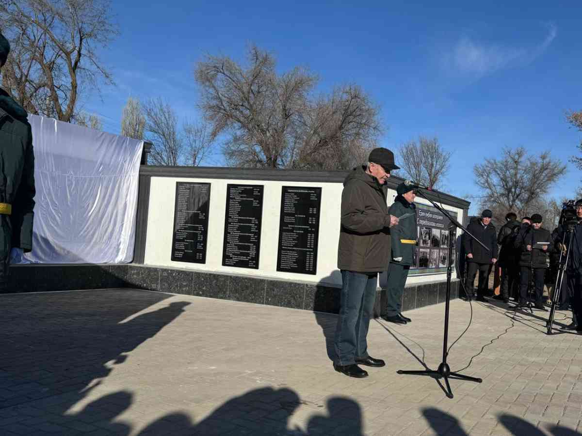 Байзақта Александр Нахмановичтің құрметіне мемориалды тақта ашылды