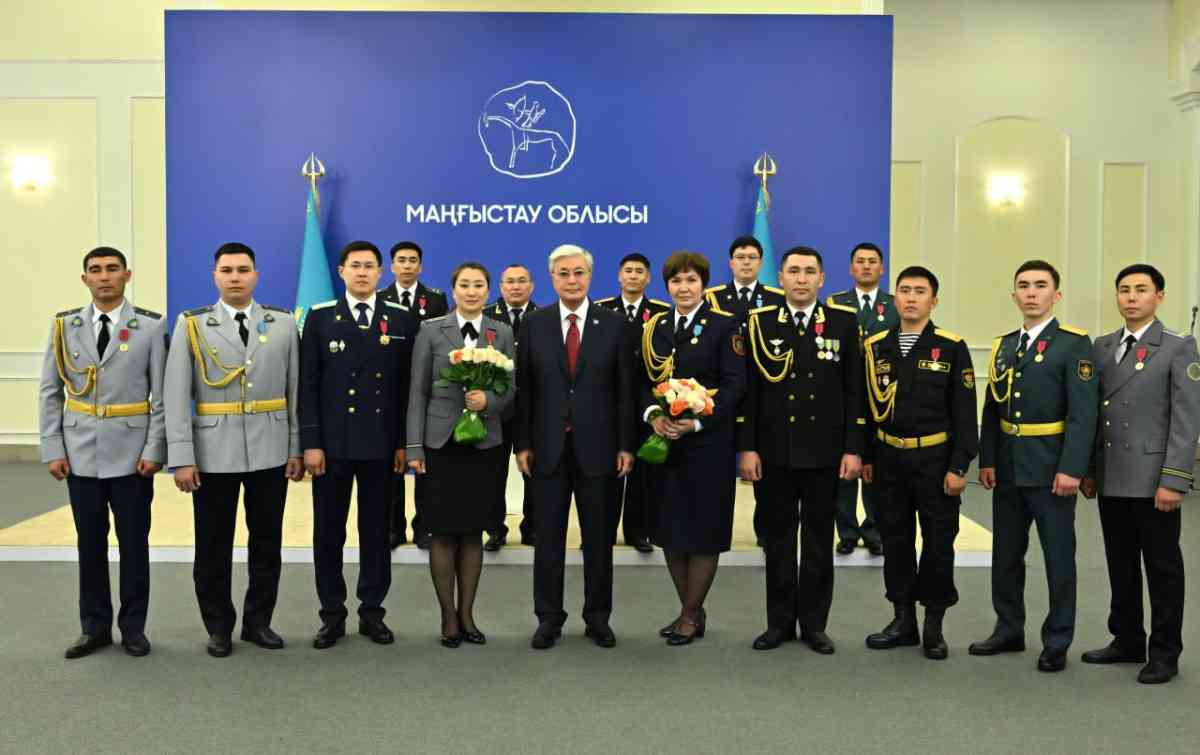Мемлекет басшысы Маңғыстау өңірінің тәртіп сақшыларын марапаттады