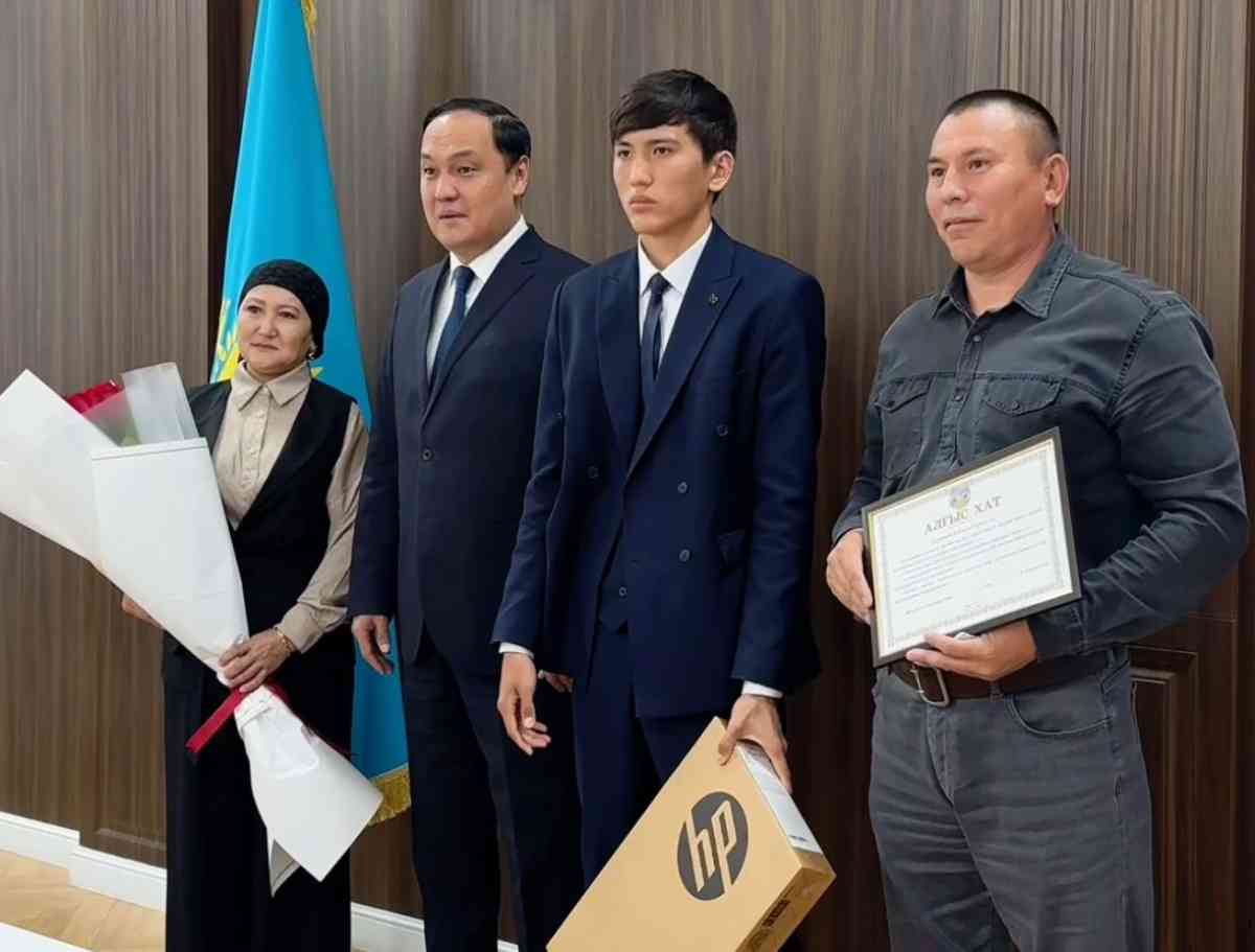 Жамбыл облысының әкімі өрт кезінде ерлік көрсеткен жігітпен кездесті