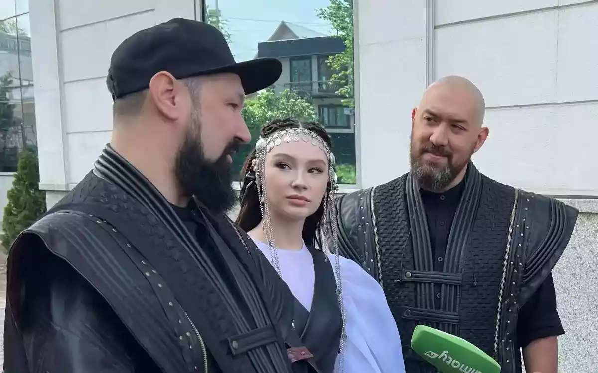 Наурыз мерекесінде ерекше танымалдылыққа ие болған AY YOLA тобы Алматыда өнер көрсетті