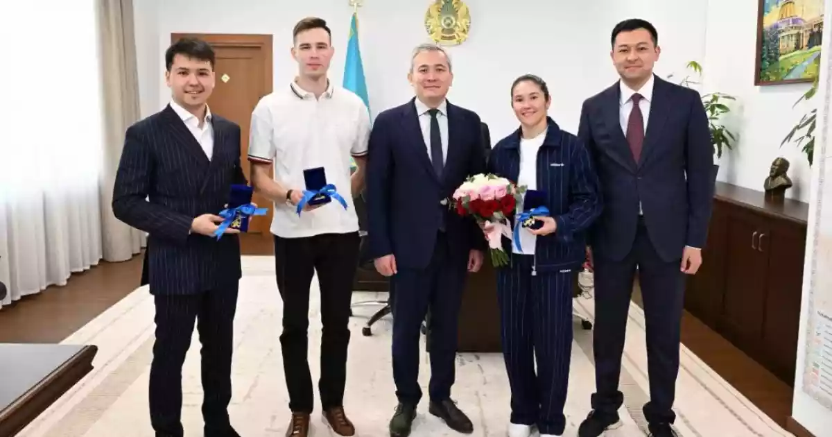 Алматыда Париж Олимпиадасының жүлдегерлері жаңа пәтердің кілтін алды