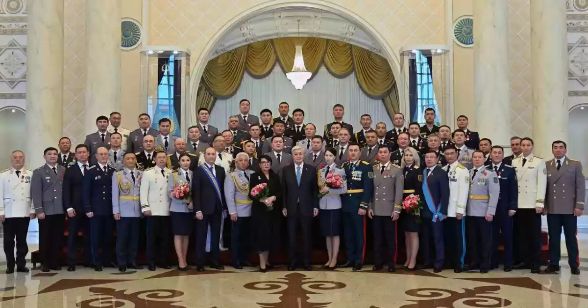 Президент әскери қызметшілерге мемлекеттік наградалар табыстады