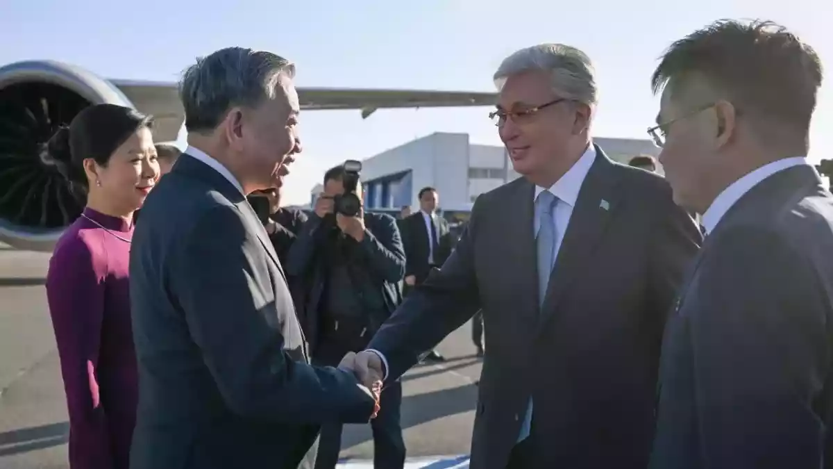 Тоқаев елорда әуежайында Вьетнам Компартиясы Орталық комитетінің Бас хатшысын қарсы алды