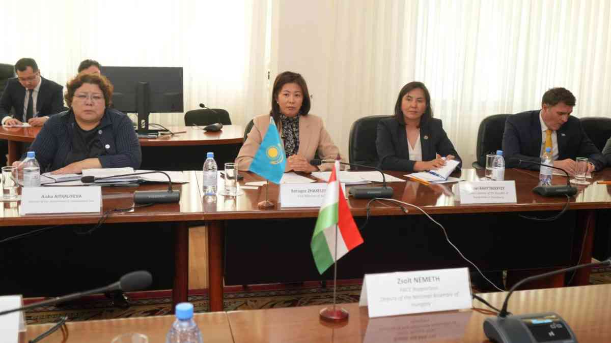 Әділет вице-министрі Ботагөз Жақселекова мен Венгрия Мемлекеті Парламентінің депутаты Жолт Немет мырзамен кездесті