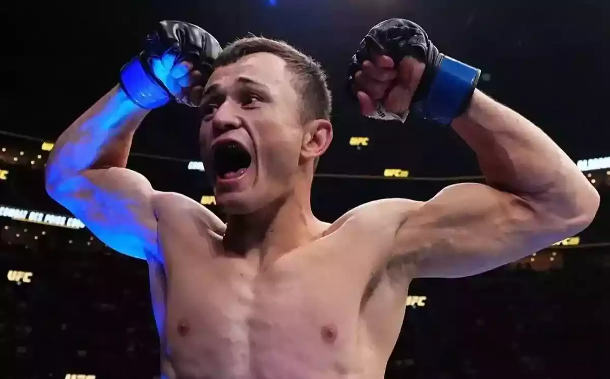 Бекзат Алмахан сенсациялық жеңіске жетіп, UFC-дегі тарихи жетістікке қол жеткізді