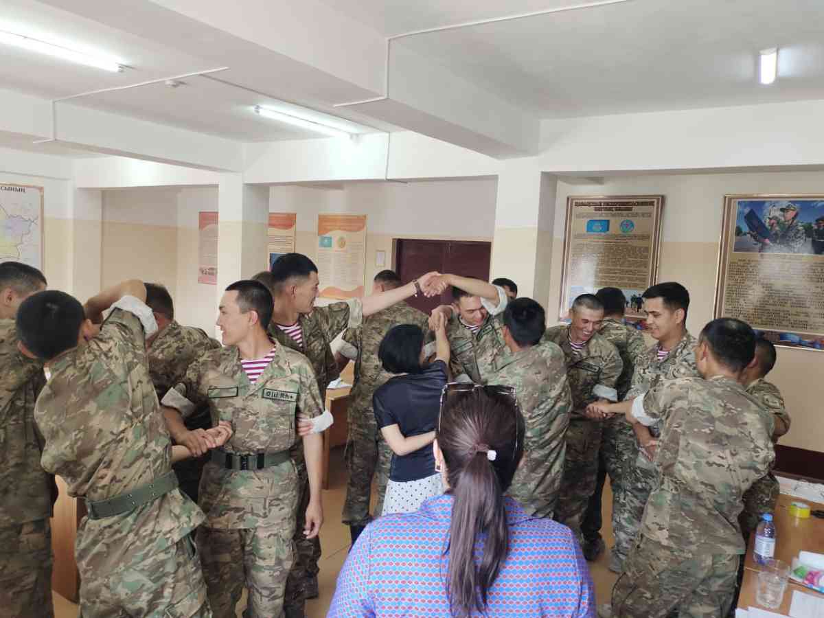Практикалық жаттығулар: Таразда психологтар әскерилерге тренинг өтті