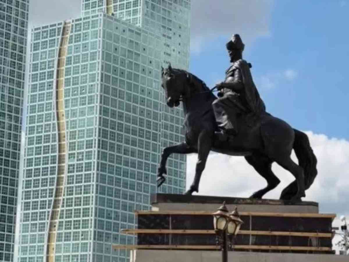 Кенесары хан ескерткіші Астанада өз орнына қайта орнатылды