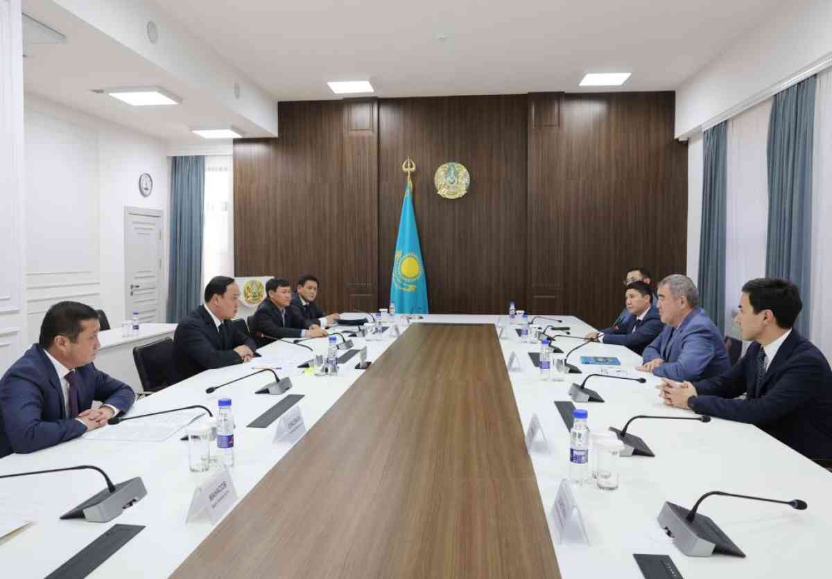 Ербол Қарашөкеев «Саутс-Ойл» ЖШС президенті Серікжан Сейтжановпен кездесті