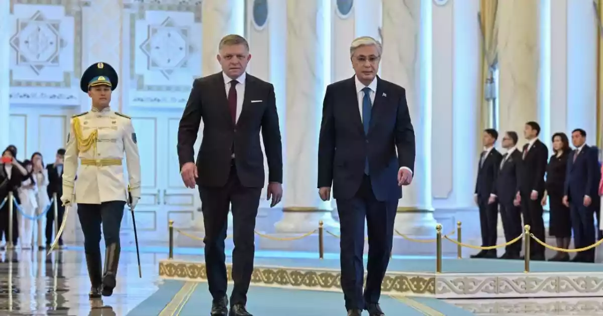 Ақордада Словакия премьер-министрі Роберт Фицоны қарсы алу рәсімі өтті