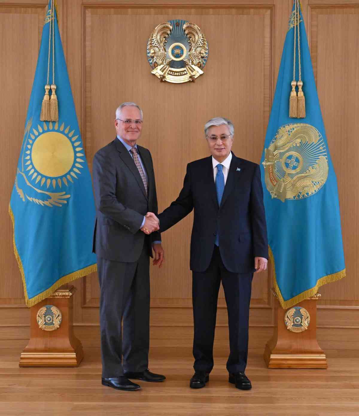 Президент ExxonMobil корпорациясының басқарма төрағасы және бас атқарушы директоры Даррен Вудсты қабылдады