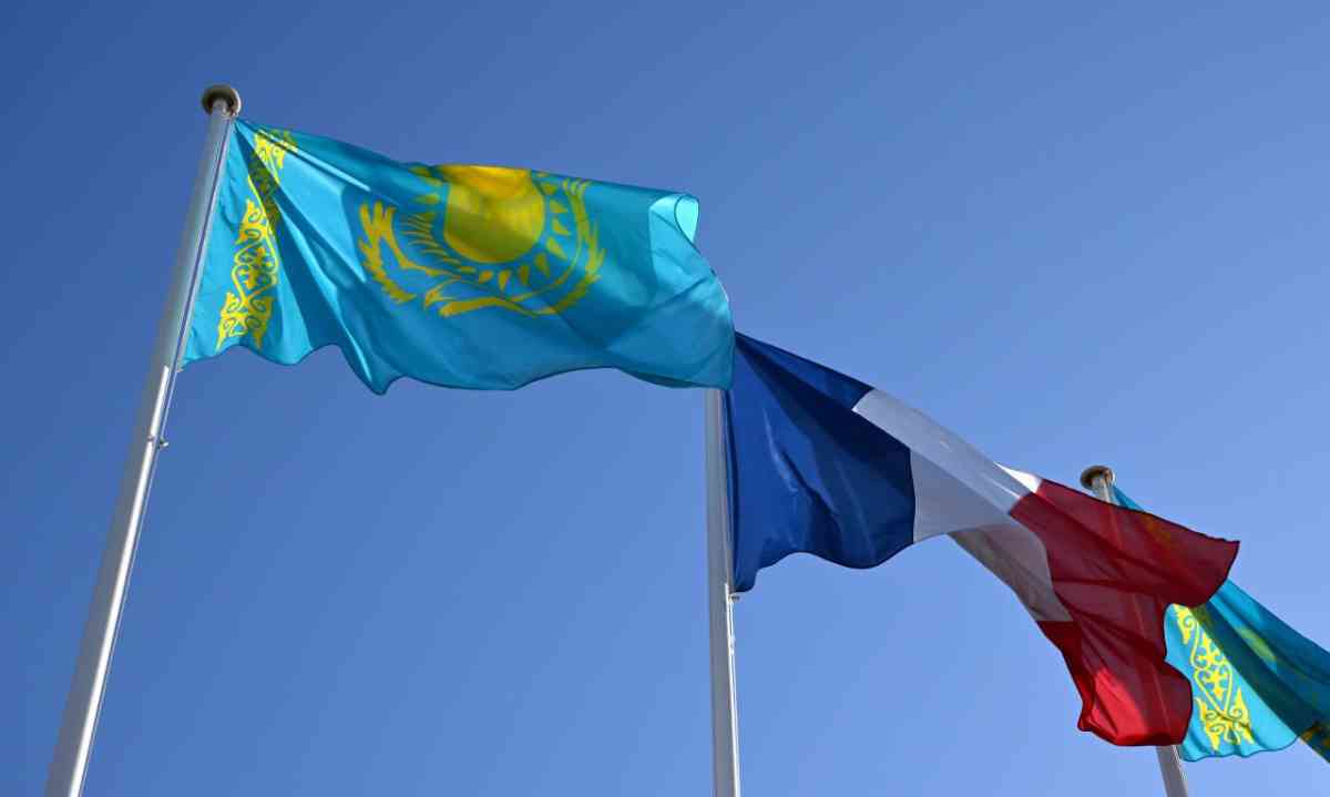 Қасым-Жомарт Тоқаев Франция Президентімен телефон арқылы сөйлесті