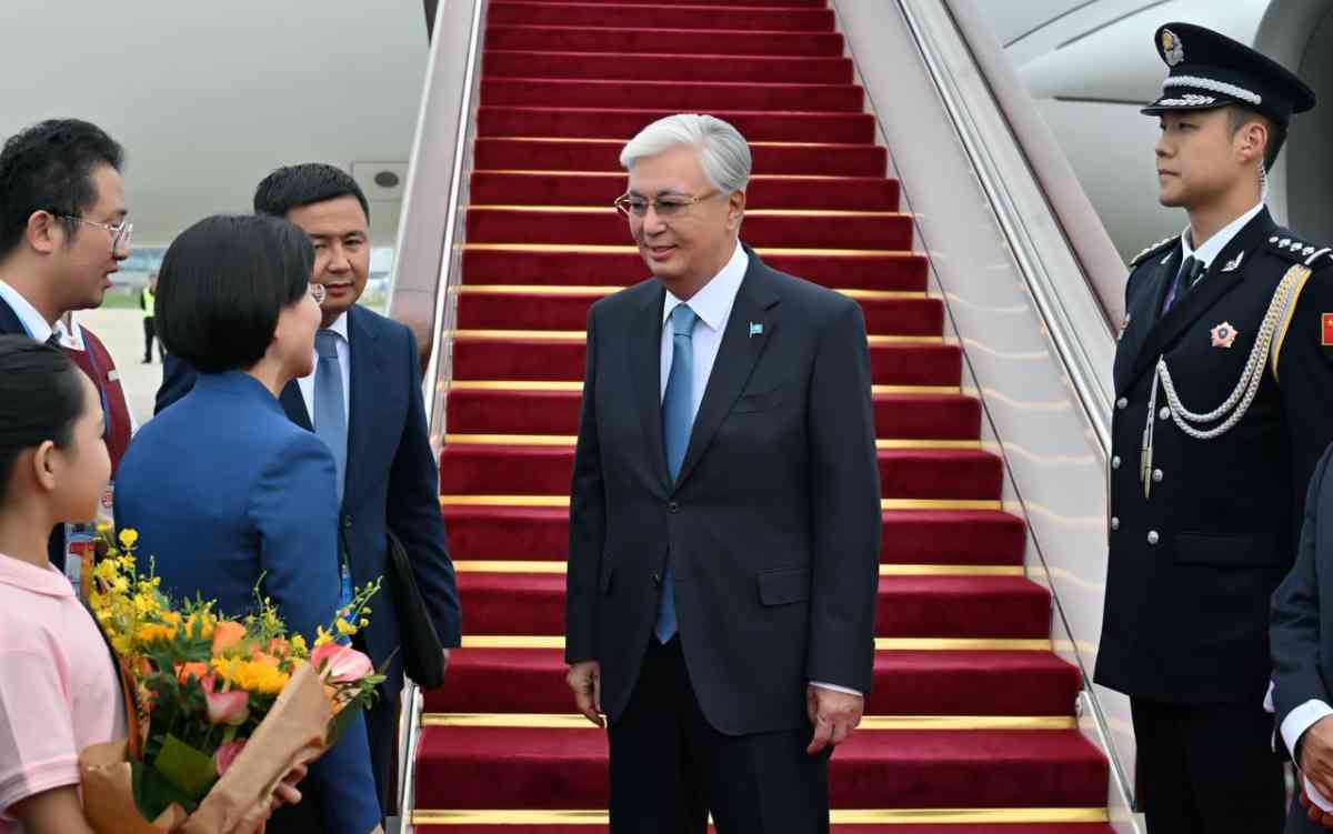 ШЫҰ саммиті: Тоқаевтың Қытайға сапары басталды