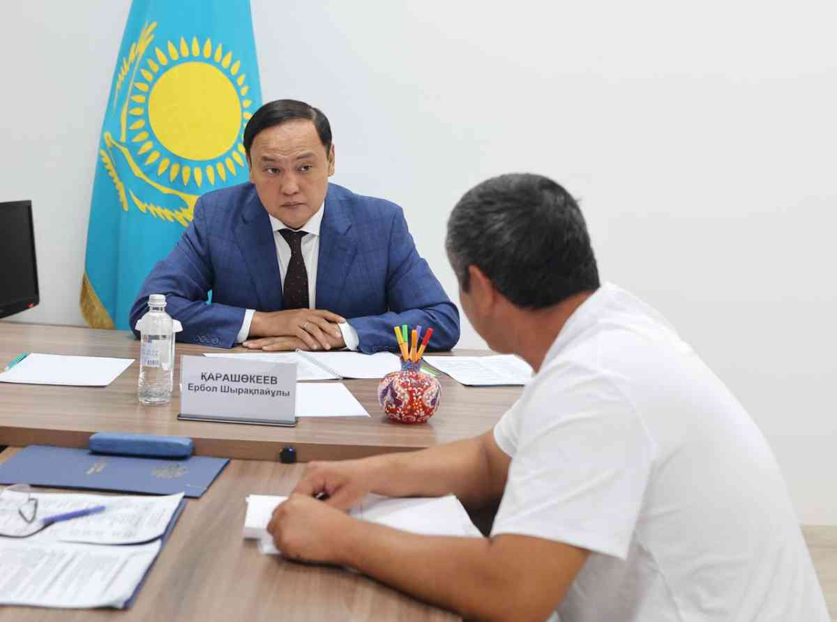 Ербол Қарашөкеев азаматтарды жеке мәселелерімен қабылдады