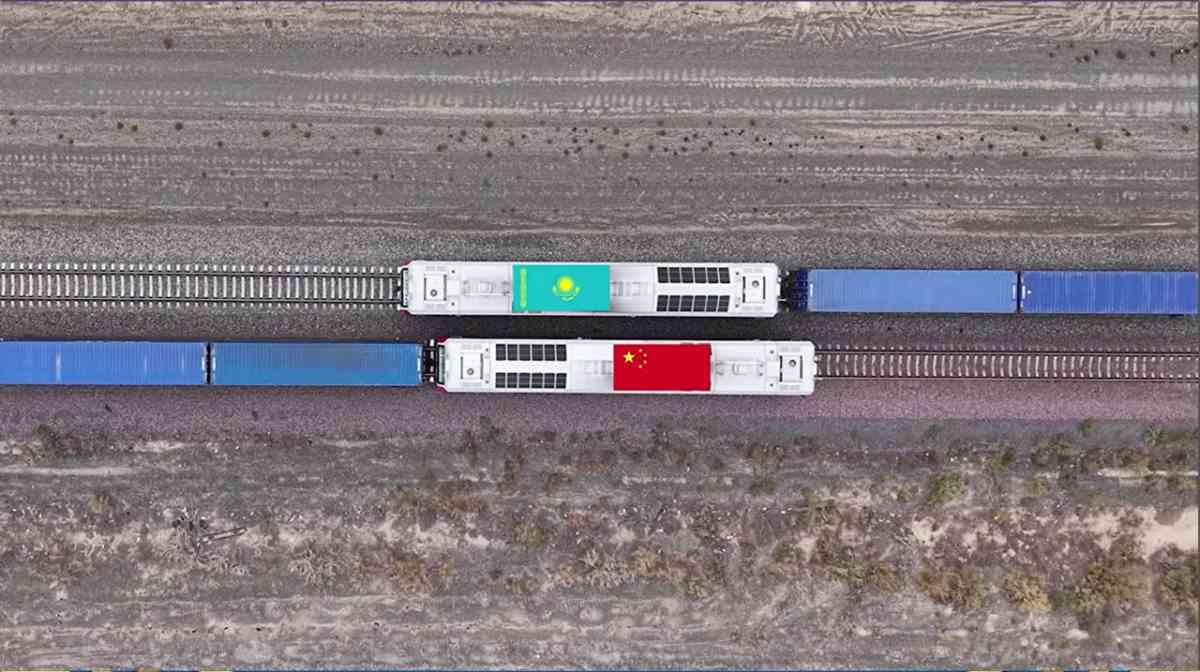 Президент «Достық – Мойынты» теміржол магистралінің екінші желісін іске қосты