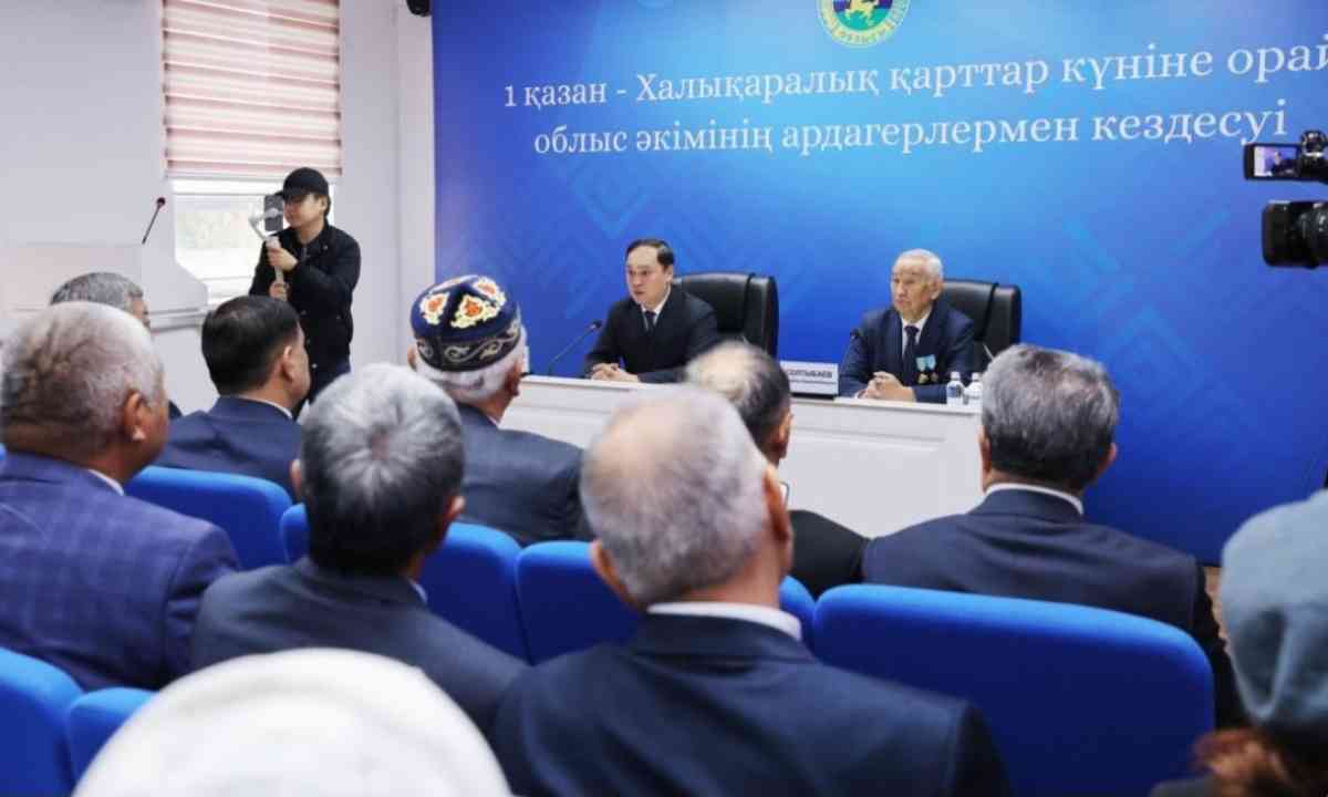Қарашөкеев жамбылдық ардагерлерді қарттар күнімен құттықтады
