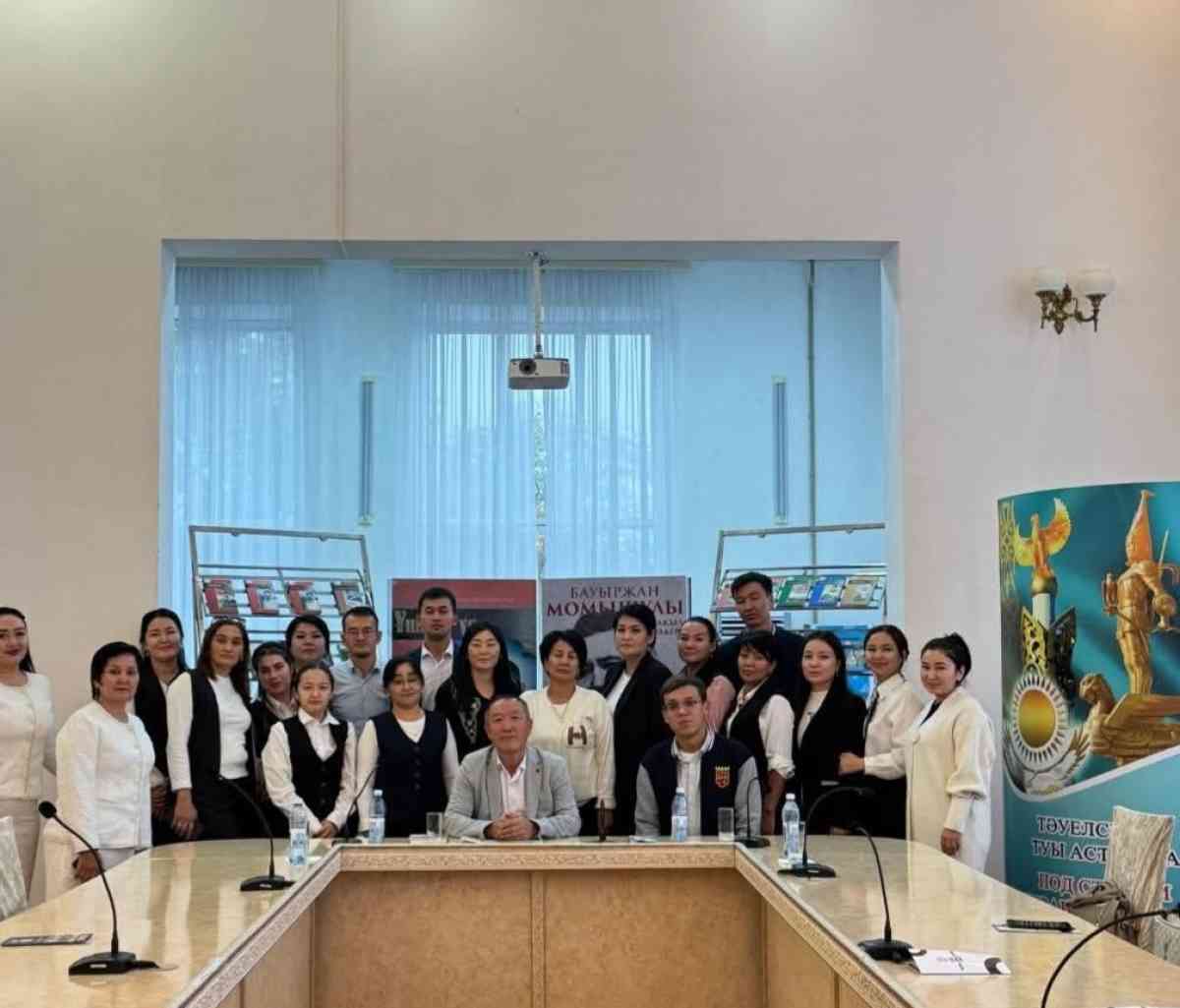 Кітапханада Бауыржан Момышұлының ерлігі мен мұрасы дәріптелді