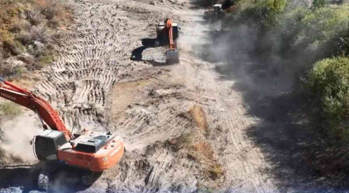 40 жылда алғаш рет: Жамбылдағы Фурманов каналы механикалық жолмен тазартылды