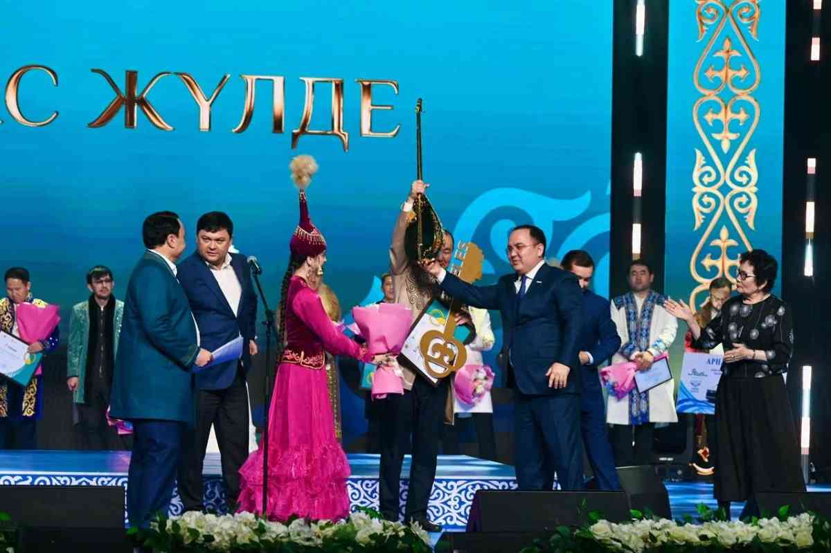 Айбек Қалиев «Алтын домбыра» иегері атанды