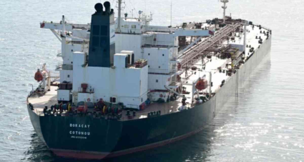 Киімдері бар үйдегі порно видеолар