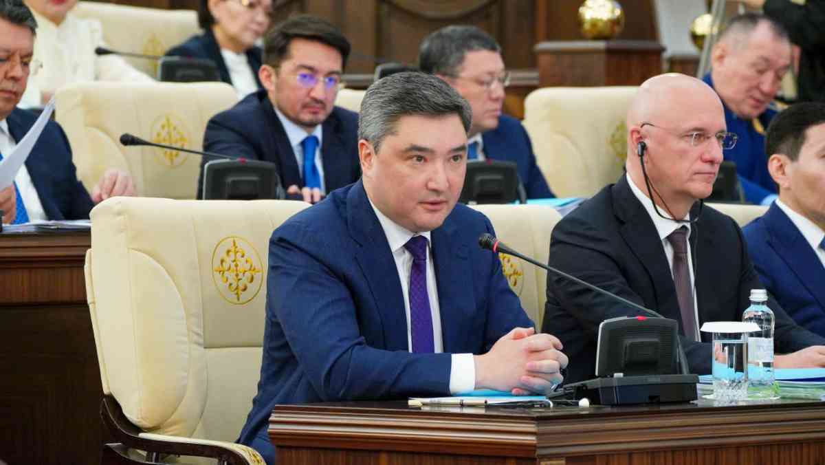 Яна Крайнова порно Симон Даймонд порно