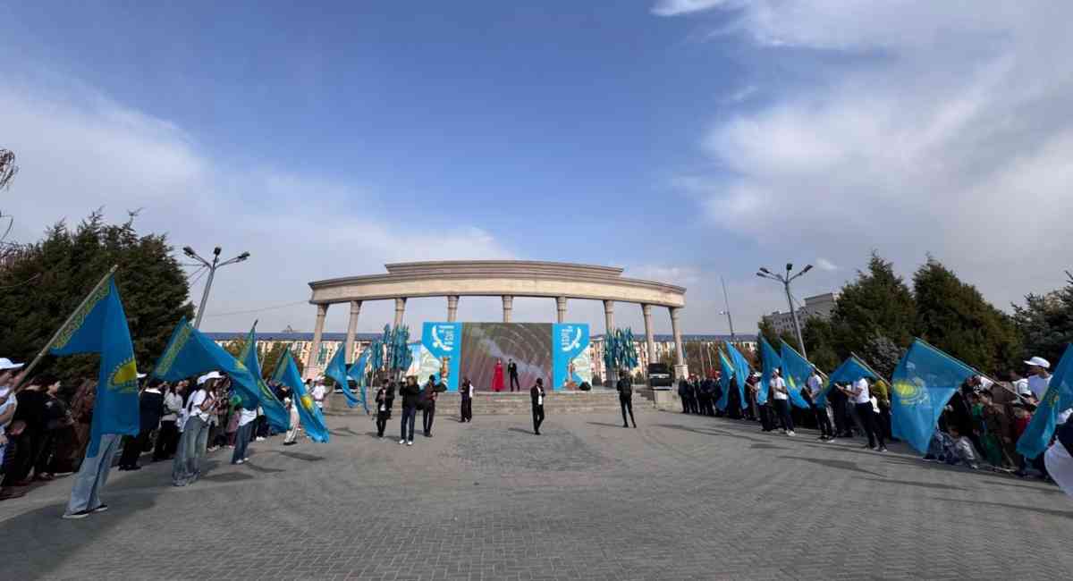 Республика күні: Таразда Ту көтеру рәсімі өтті