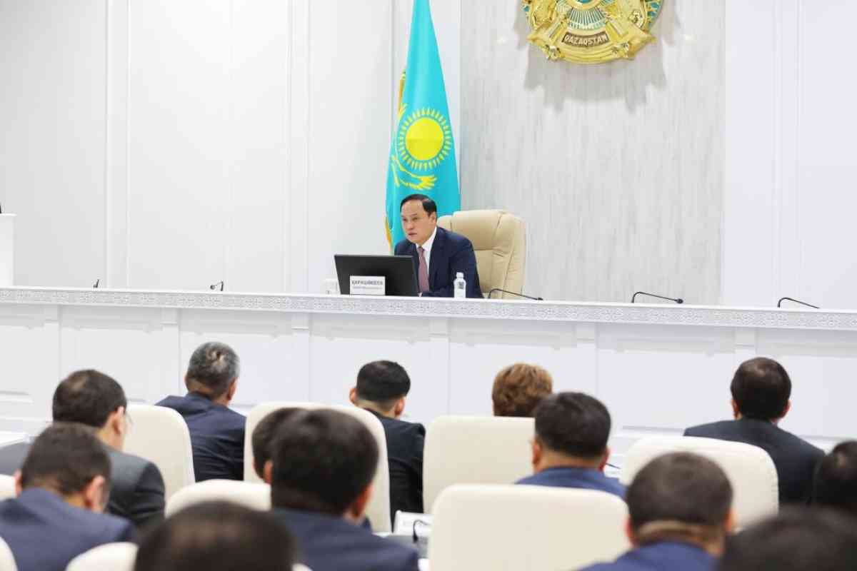 Есірткі мен трахнияға ұшыраған және пискасына камминг жасайтын адамдардың порно видеоларын қараңыз.