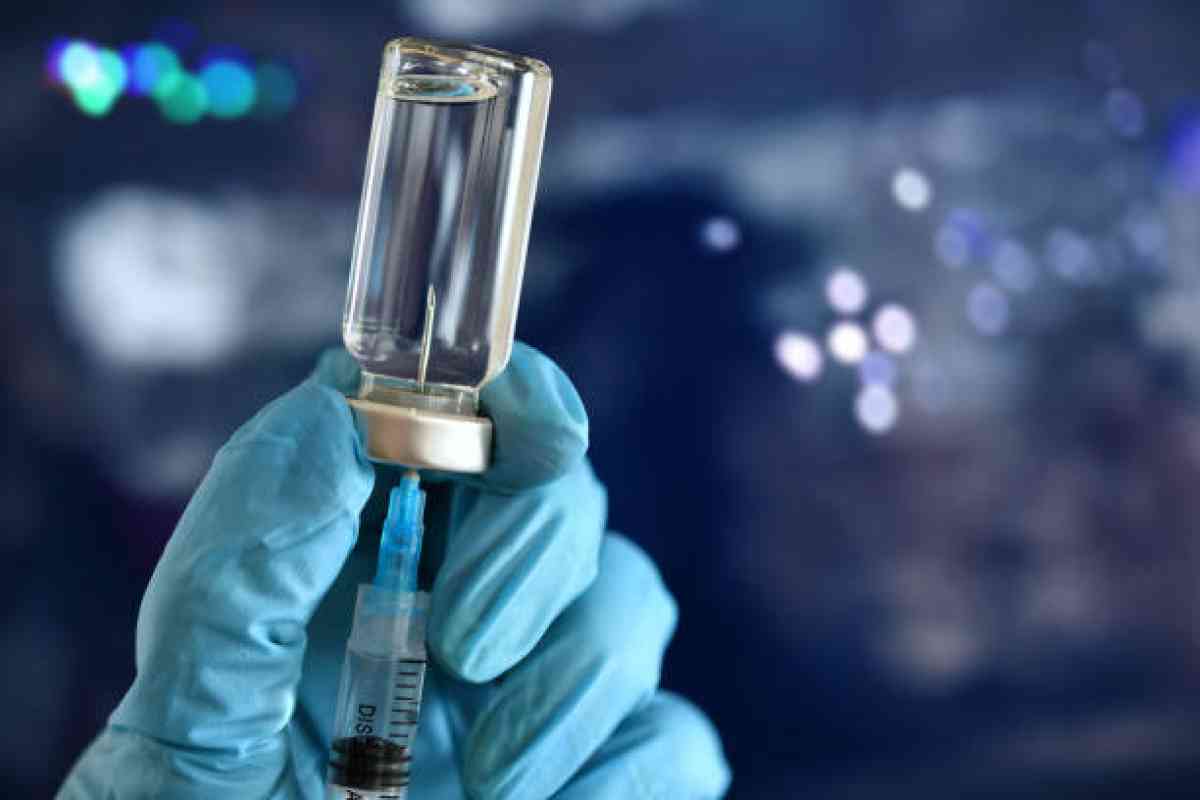 Жаңа зерттеу дәрігерлерді таңғалдырды: вакцина обырмен күресте бес еселік нәтиже көрсетті