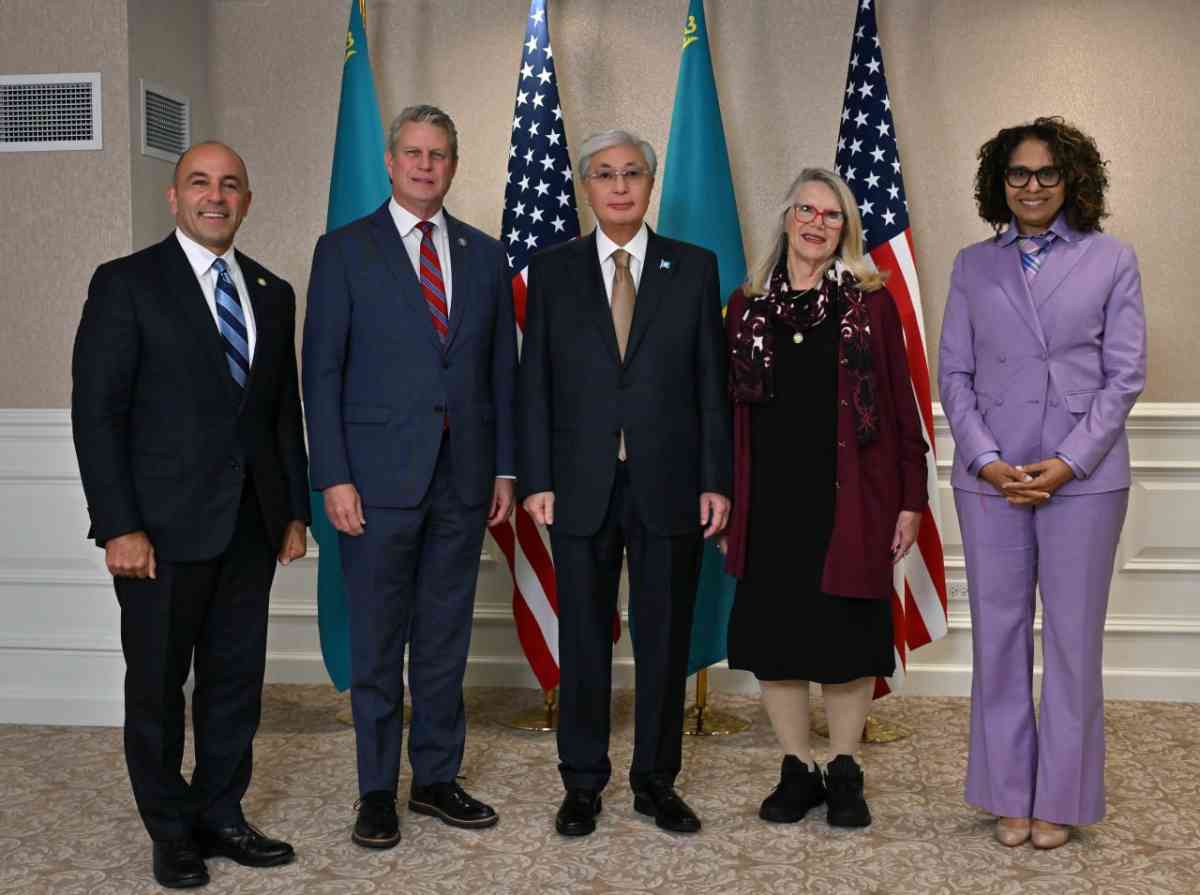 Моника Роккафорте жыныстық қатынасқа түседі