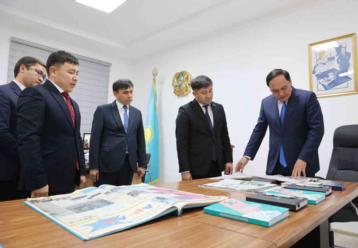 Облыс әкімі жастар газетін мерейтойымен құттықтады