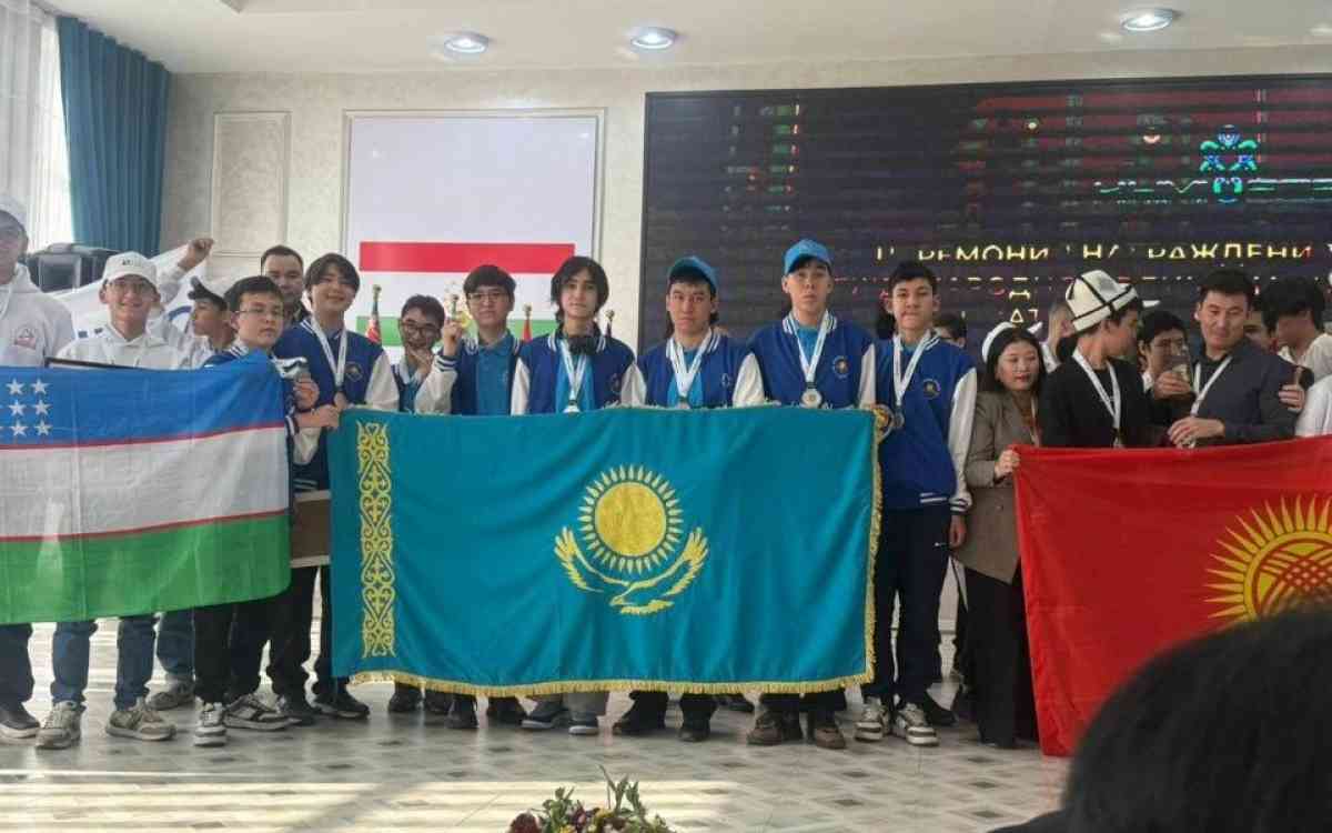 Душанбедегі олимпиада: Қазақстандық оқушылар сегіз медаль жеңіп алды