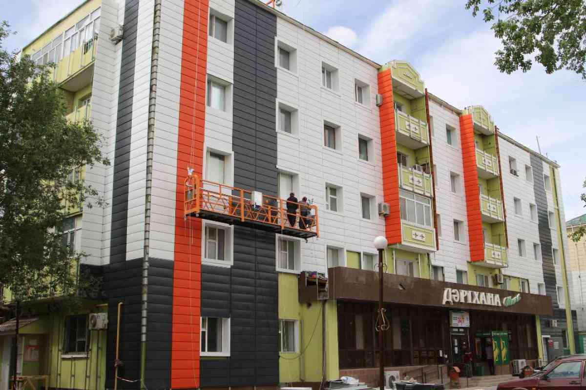 Жоғары өмір сапасы үшін: Жамбылда көпқабатты үйлерге күрделі жөндеу жүргізілуде