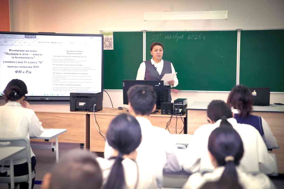 "Заң және тәртіп": Елімізде 1,5 млн оқушы бір мезгілде мазмұндама жазды