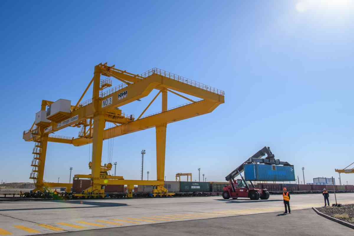 Инфрақұрылым толық дайын: Қазақстан өндірістік-логистикалық хабтардың жаңа картасын қалыптастыруда