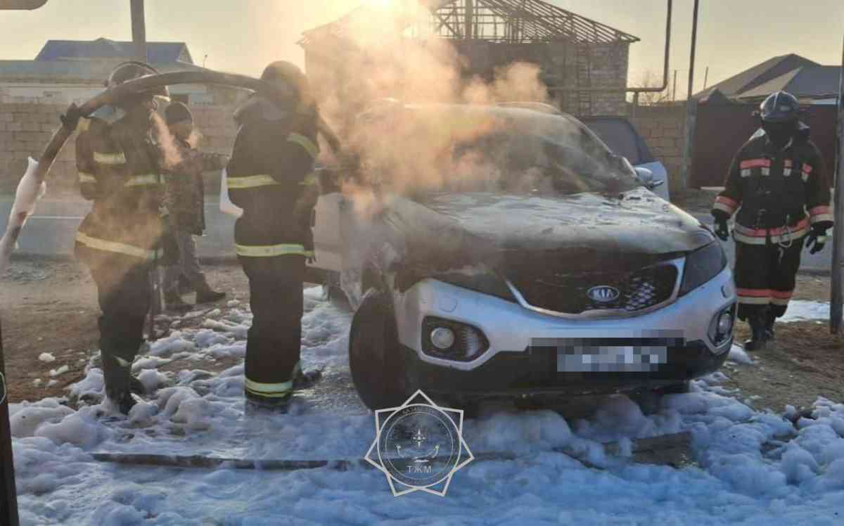 Маңғыстаулық өрт сөндірушілер автокөліктің жануын сөндірді