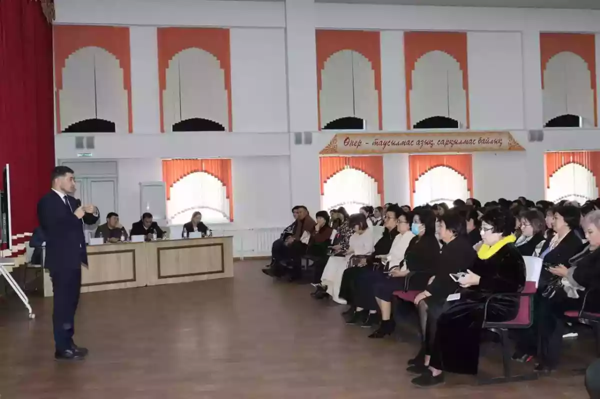 Жамбылдық мұғалімдерге жасанды интеллект технологияларын енгізу жобасы түсіндірілді