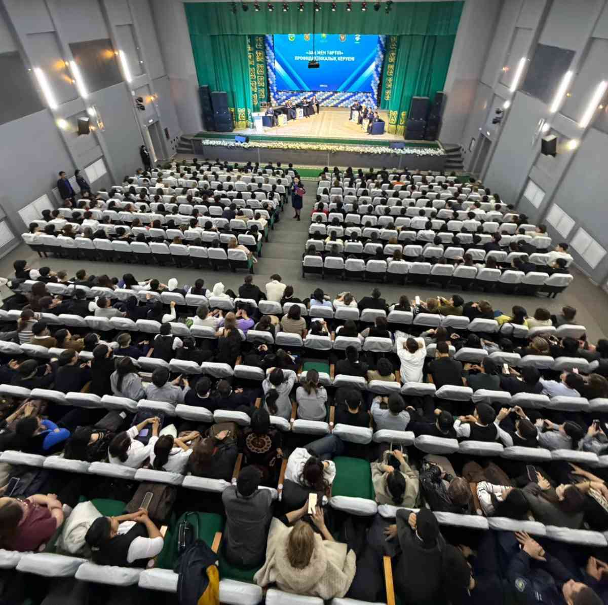 «Заң мен тәртіп» керуені: Жамбылда 10 мыңға жуық тұрғын құқықтық кеңес алды