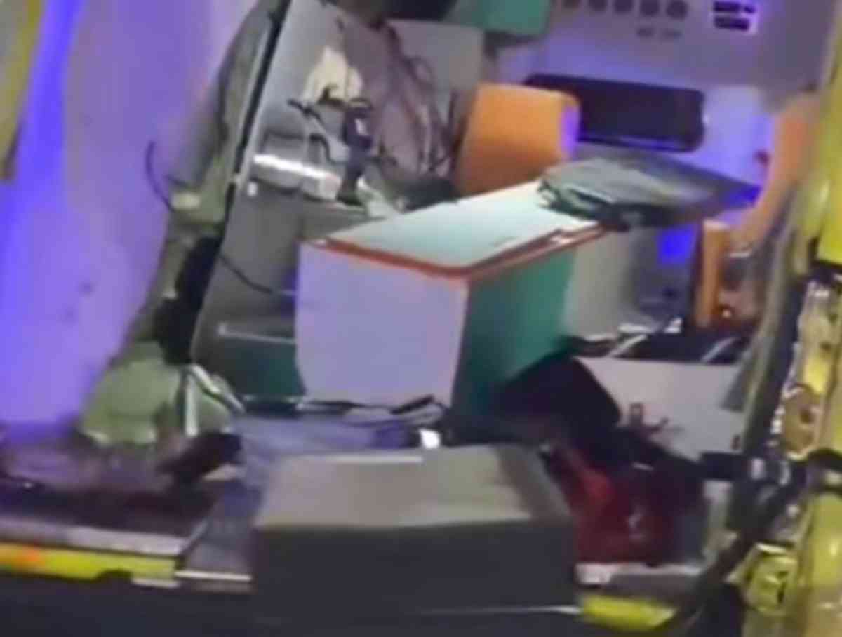 Алматыда жедел жәрдем көлігі мен жеңіл автокөлік соқтығысып, бір адам көз жұмды