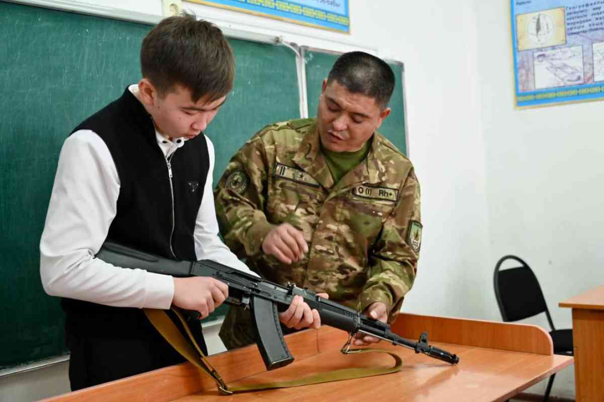 Қазақстан мектептері мен колледждерінде алғашқы әскери дайындықтың жаңа ережелері енгізілді