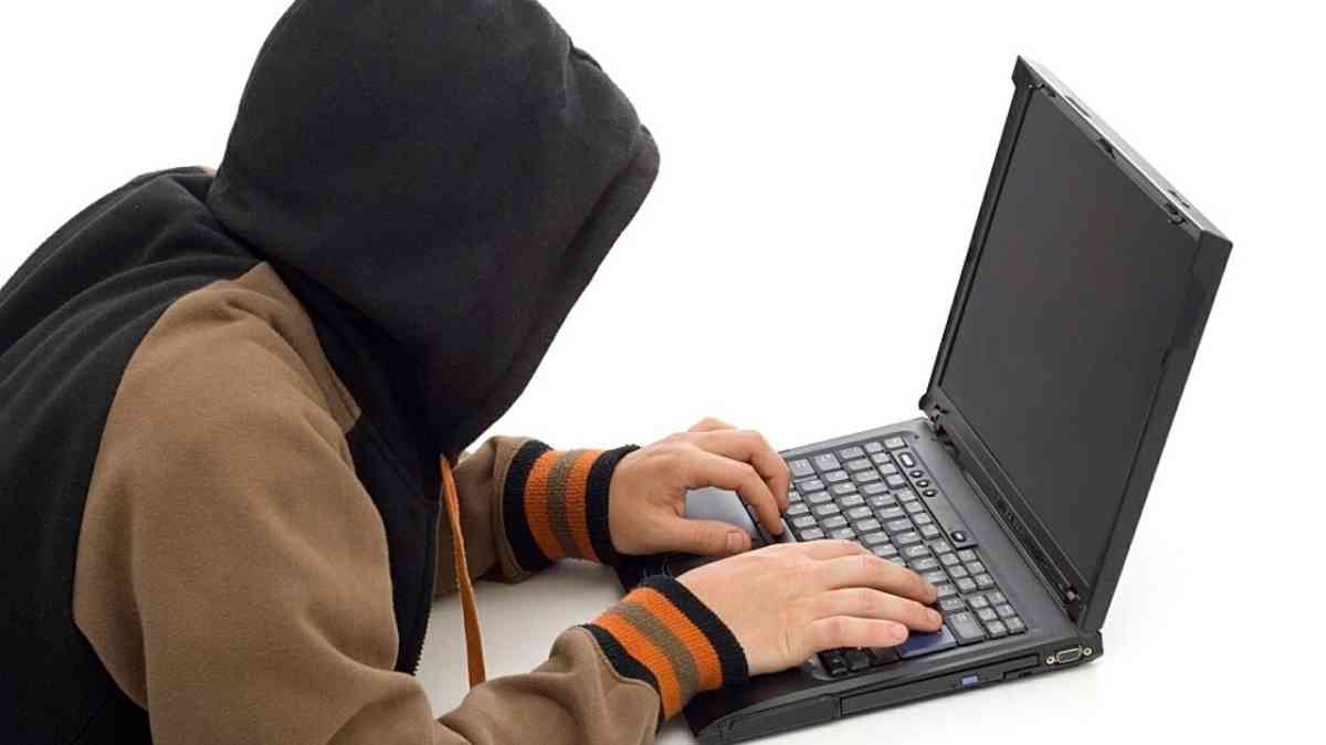 Онлайн алаяқтардан қалай сақтанамыз?