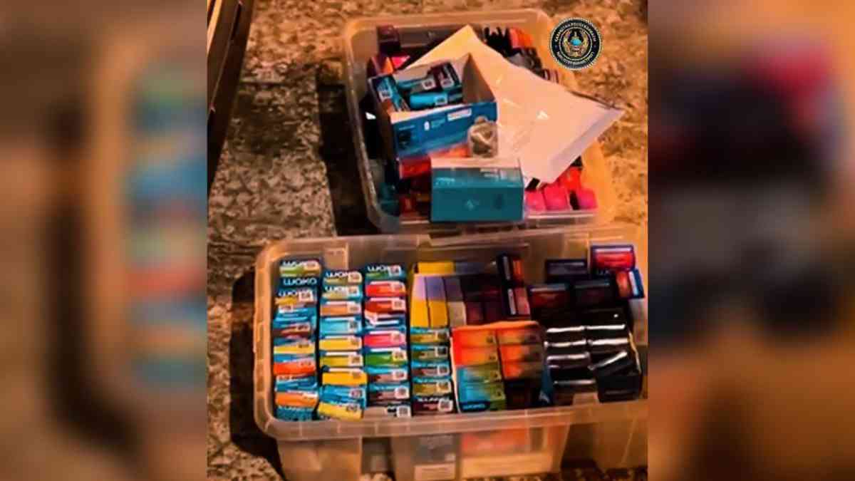 Қарағандыда тыйым салынған электронды темекілер тәркіленді