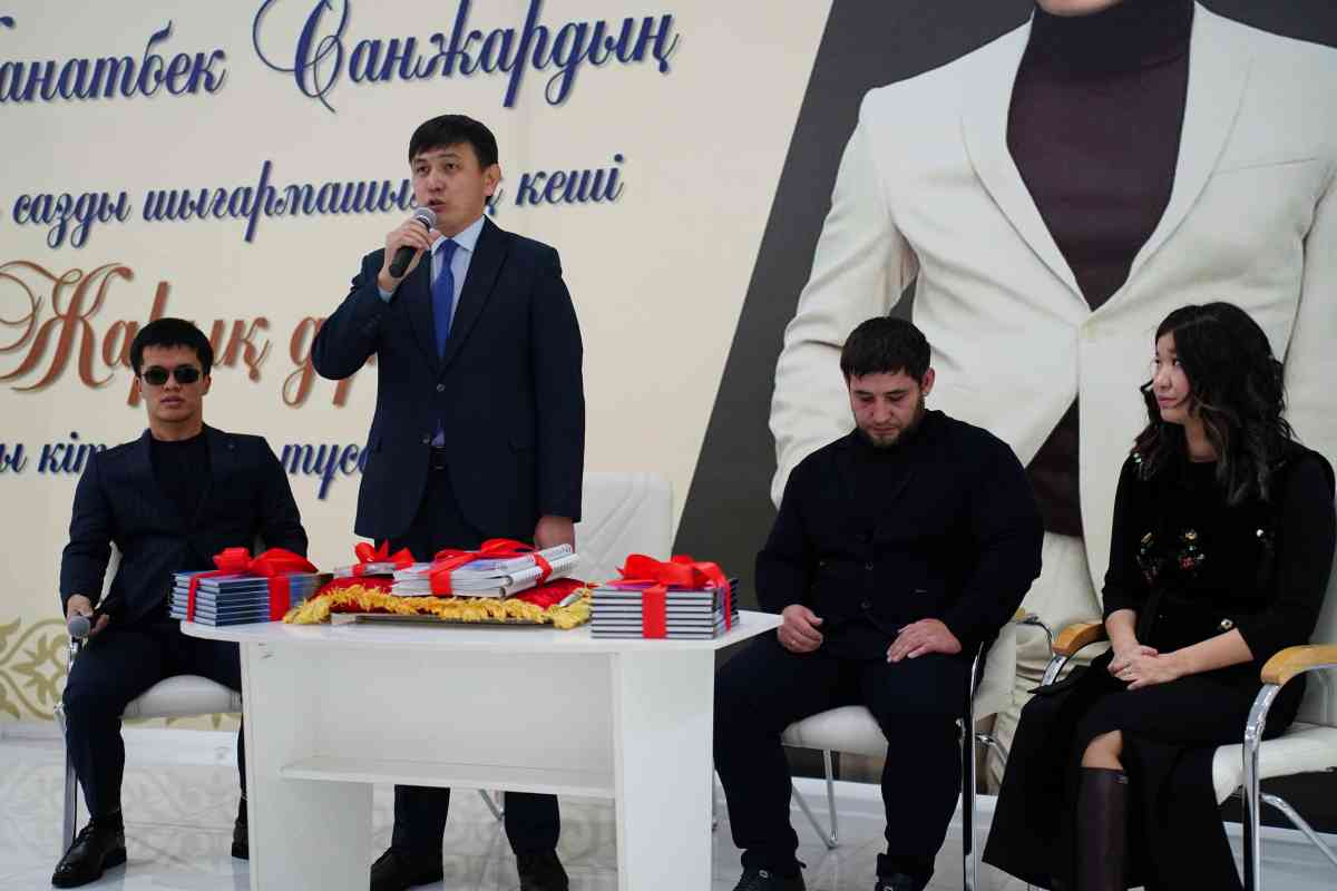 Таразда жас ақын Қанатбек Санжардың әдеби - сазды шығармашылық кеші өтті