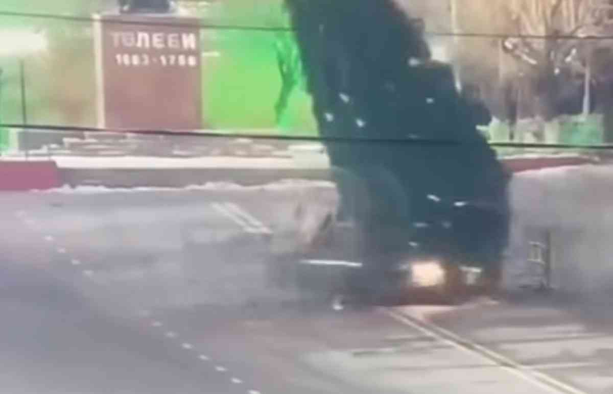 Сарыағаштағы жаңажылдық шыршаны қиратқан жүргізуші жауапқа тартылды