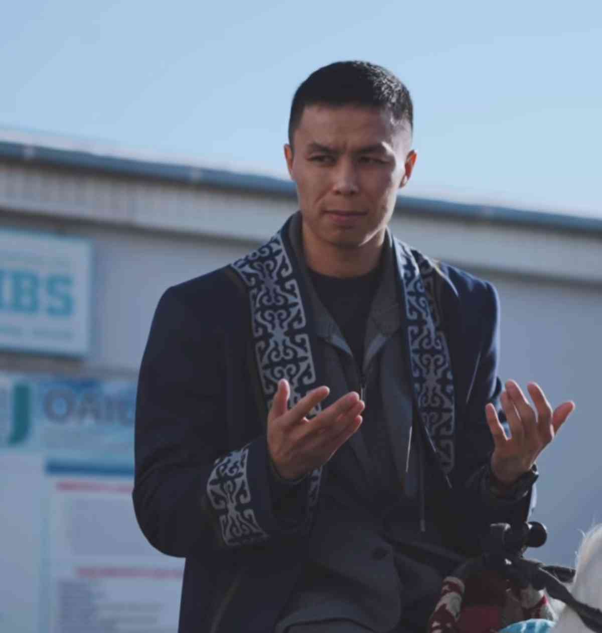 Шымкенттіктер Сәкен Бибосыновқа ат мінгізіп, құрмет көрсетті