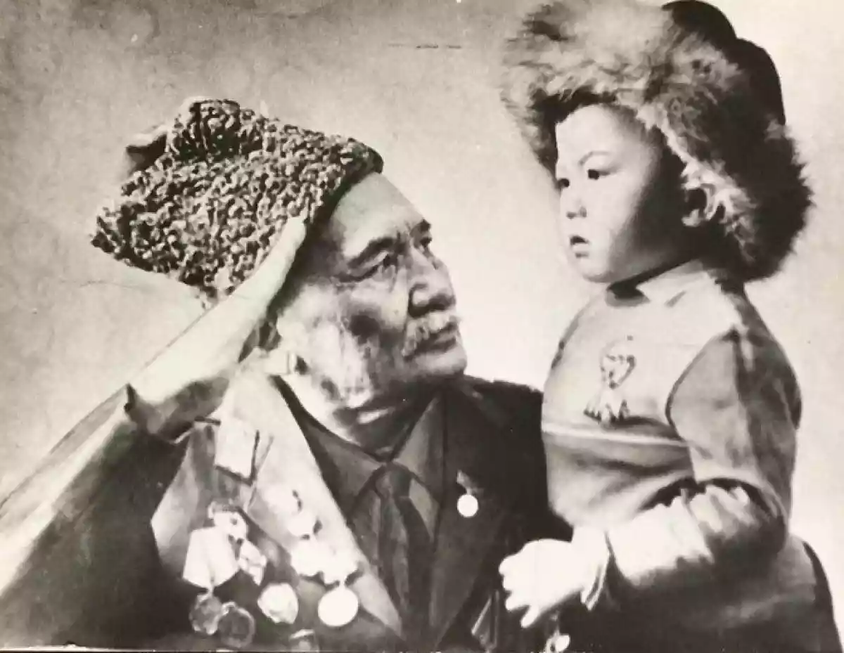 Президент Бауыржан Момышұлына «Халық қаһарманы» атағын берді