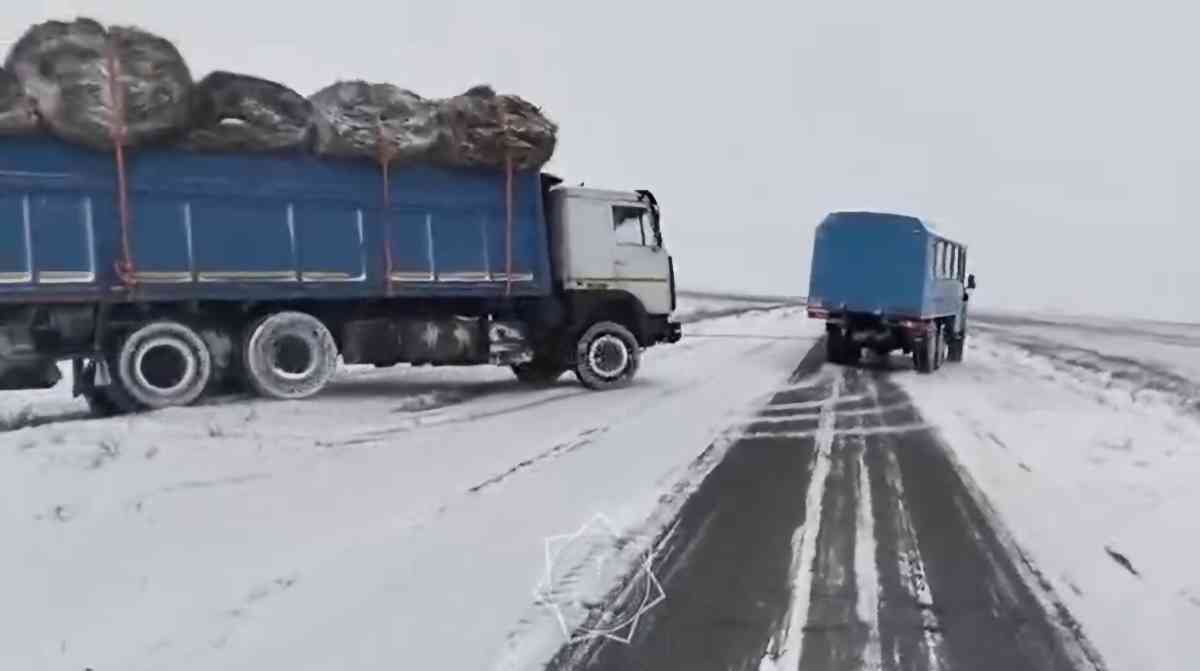 ТЖМ қызметкерлері қар құрсауынан үш адамды құтқарды